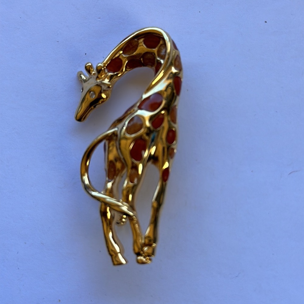 Ladies MCM vintage giraffe gold tone brooch‎